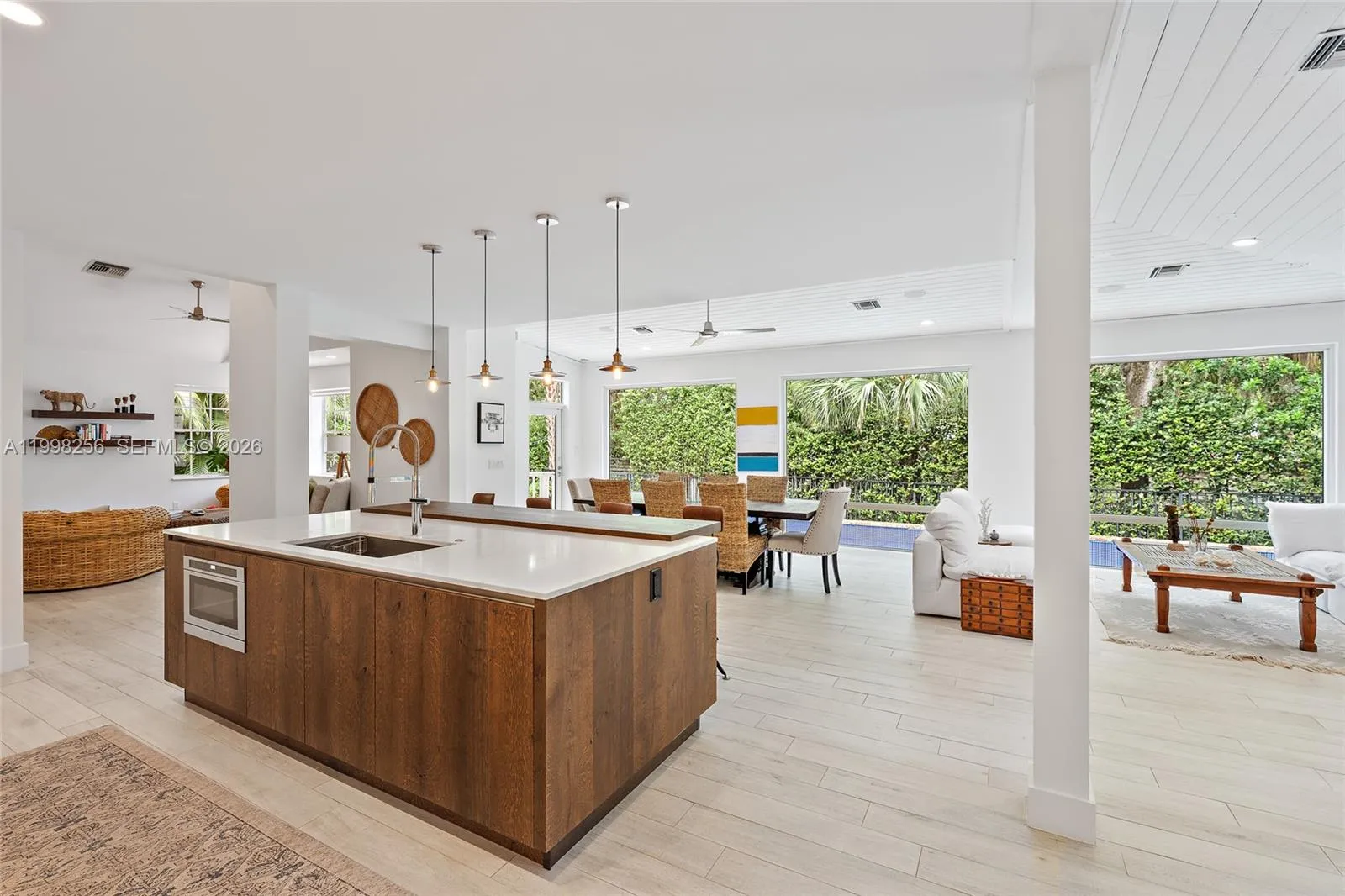 Kitchen / Living Area