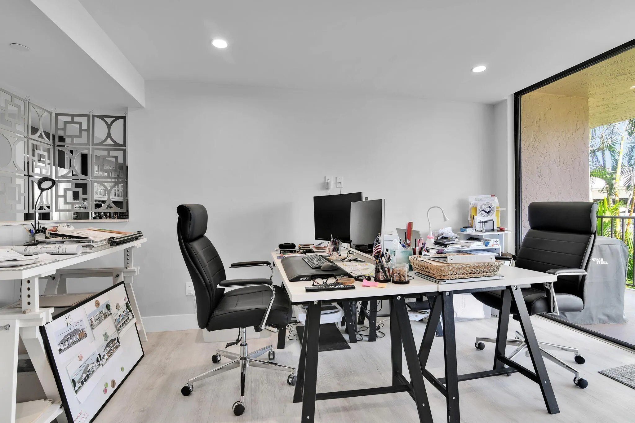 859 Jeffery St 202 office Den br pic 2