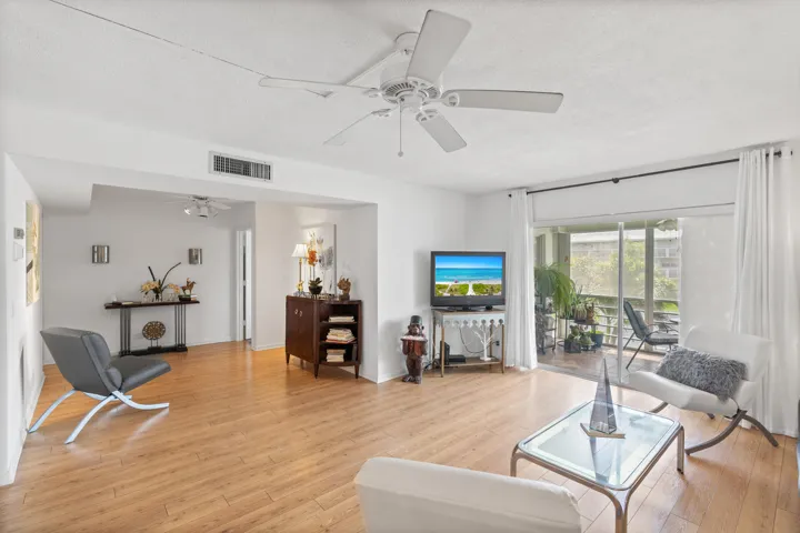 LIVING/DINING ROOM