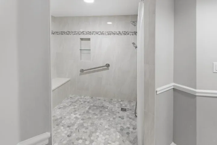 Master Bathroom Walk-in Shower
