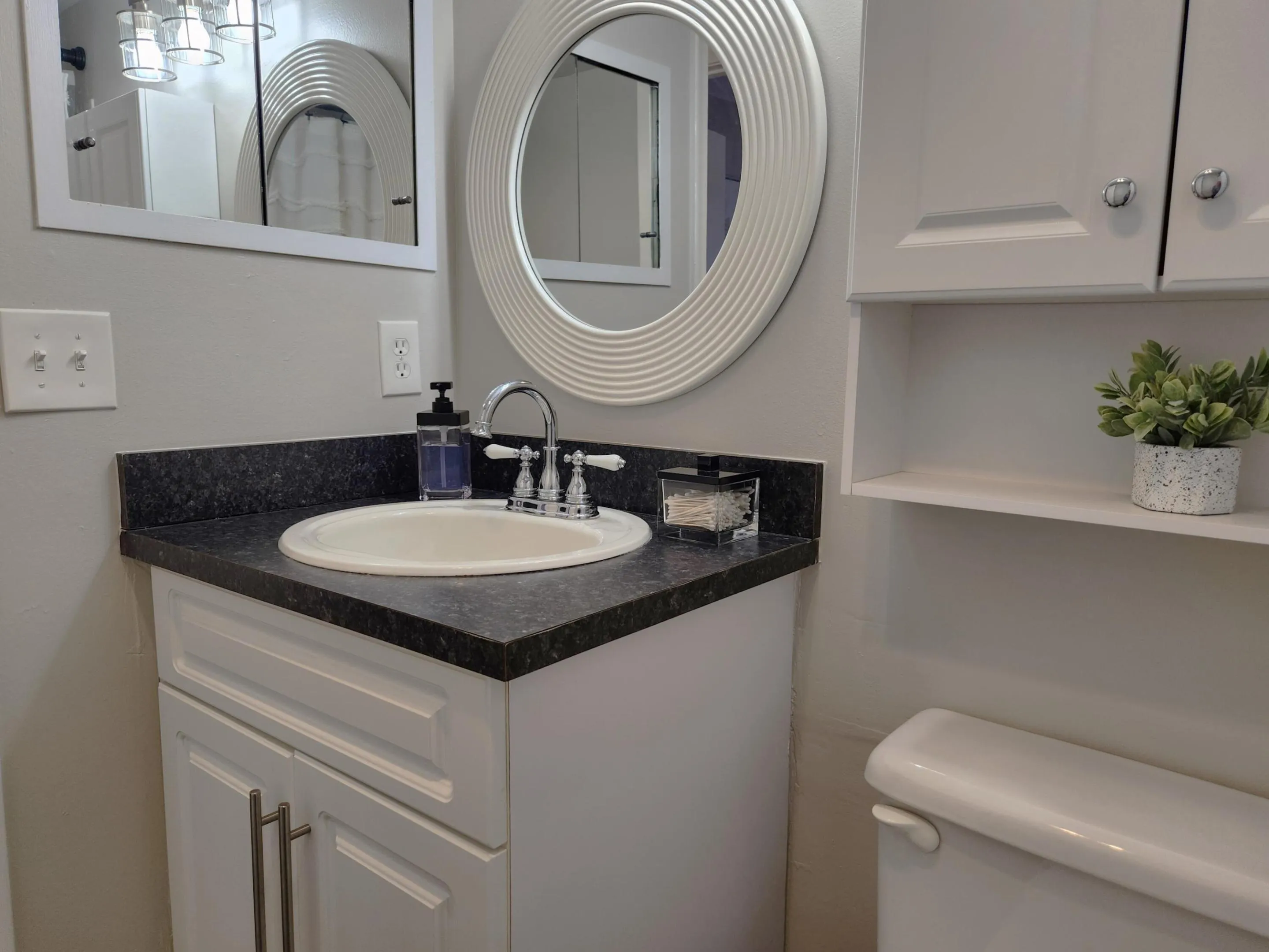 Bathroom with modern vanity