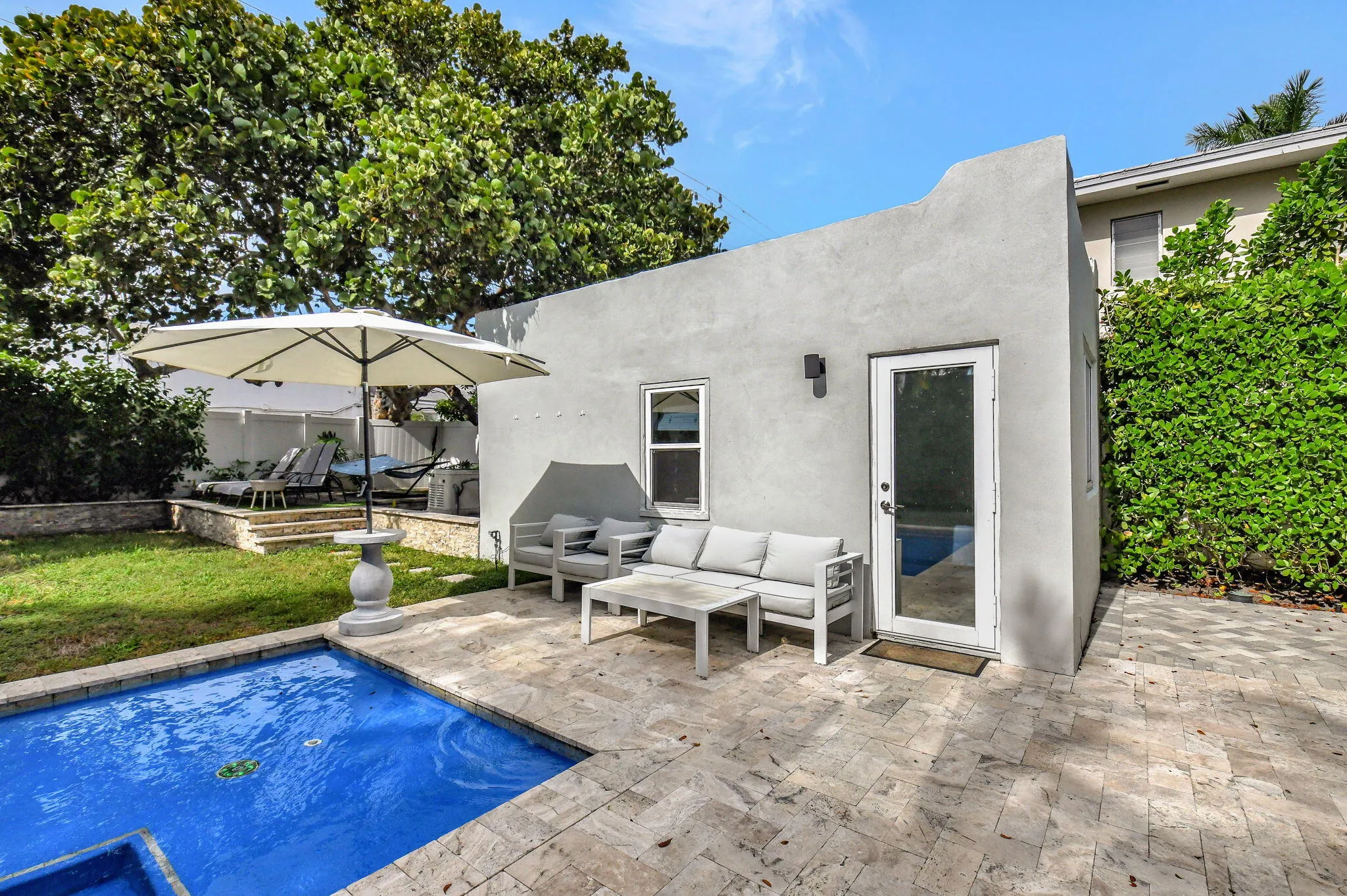 GUEST HOUSE