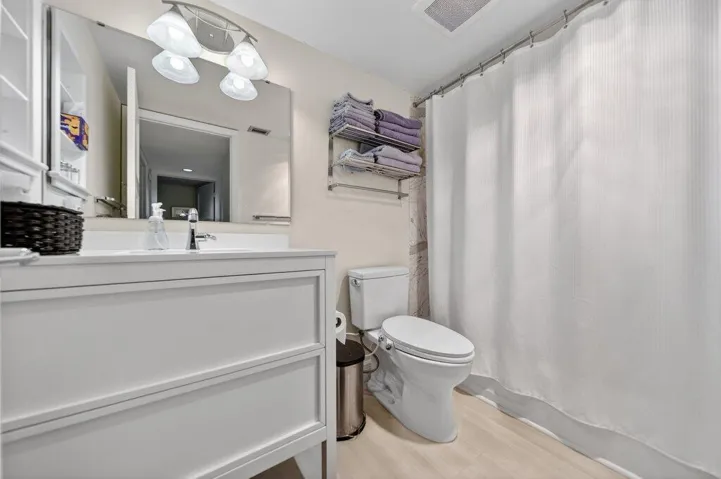 guestbath1.jpg-SMALL
