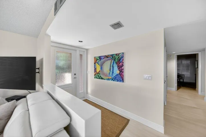 foyer1.jpg-SMALL