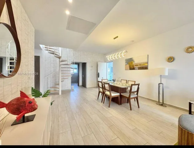 Dining & Entrance