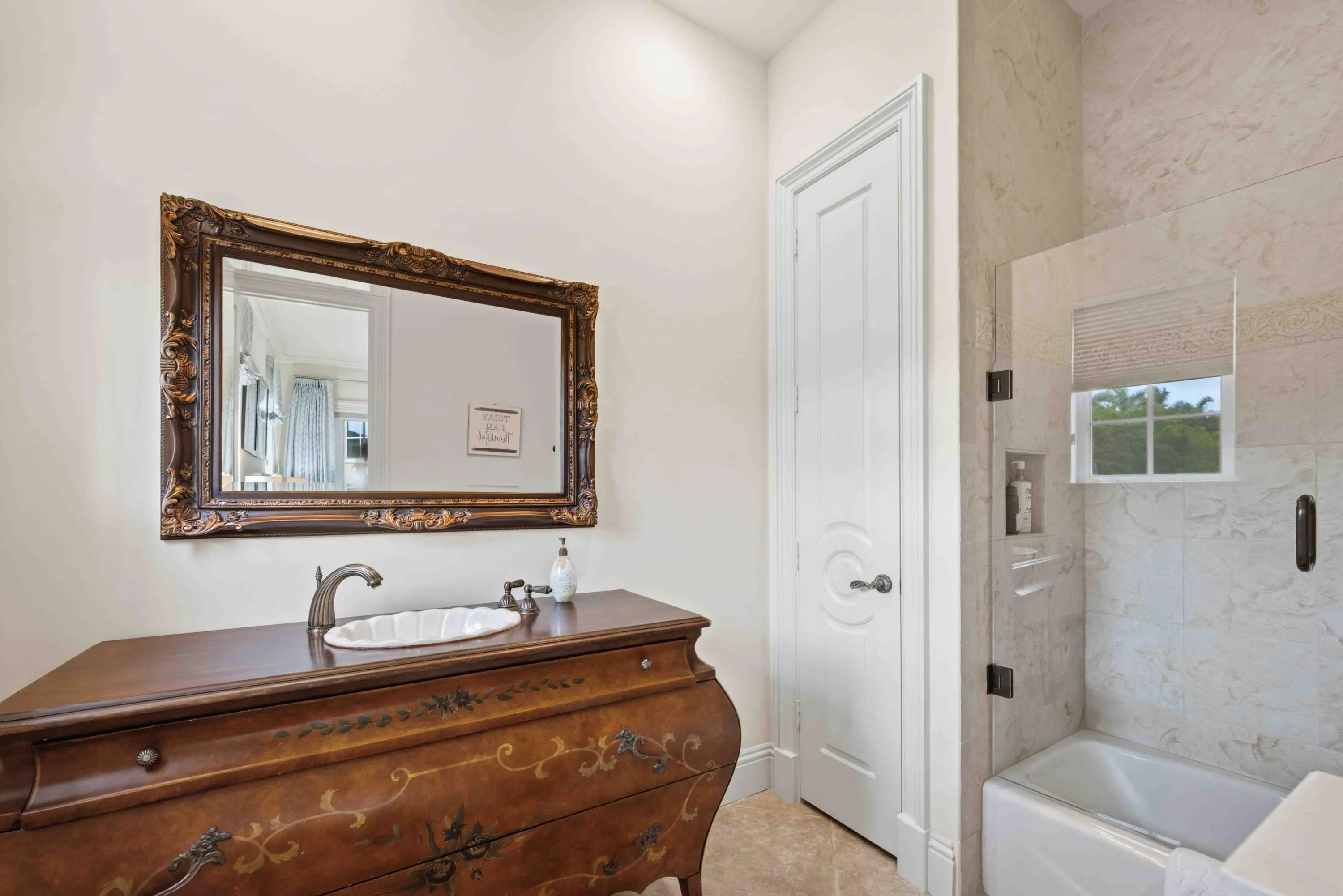 Ensuite Bathroom 6