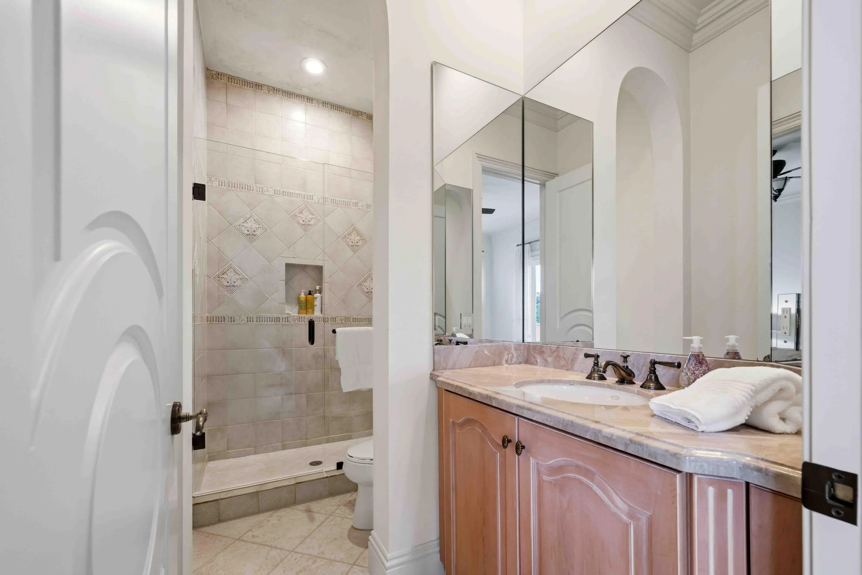 Ensuite Bathroom 5