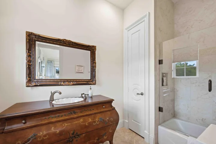 Ensuite Bathroom 6