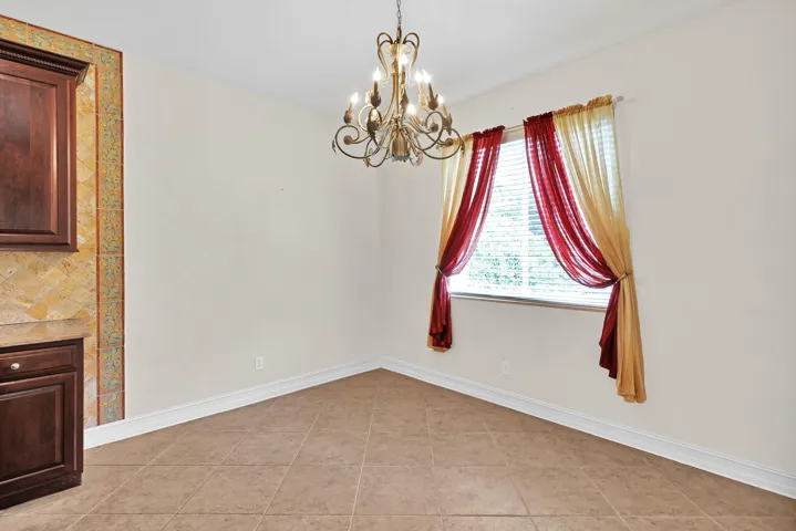 Eat-In Breakfast Room