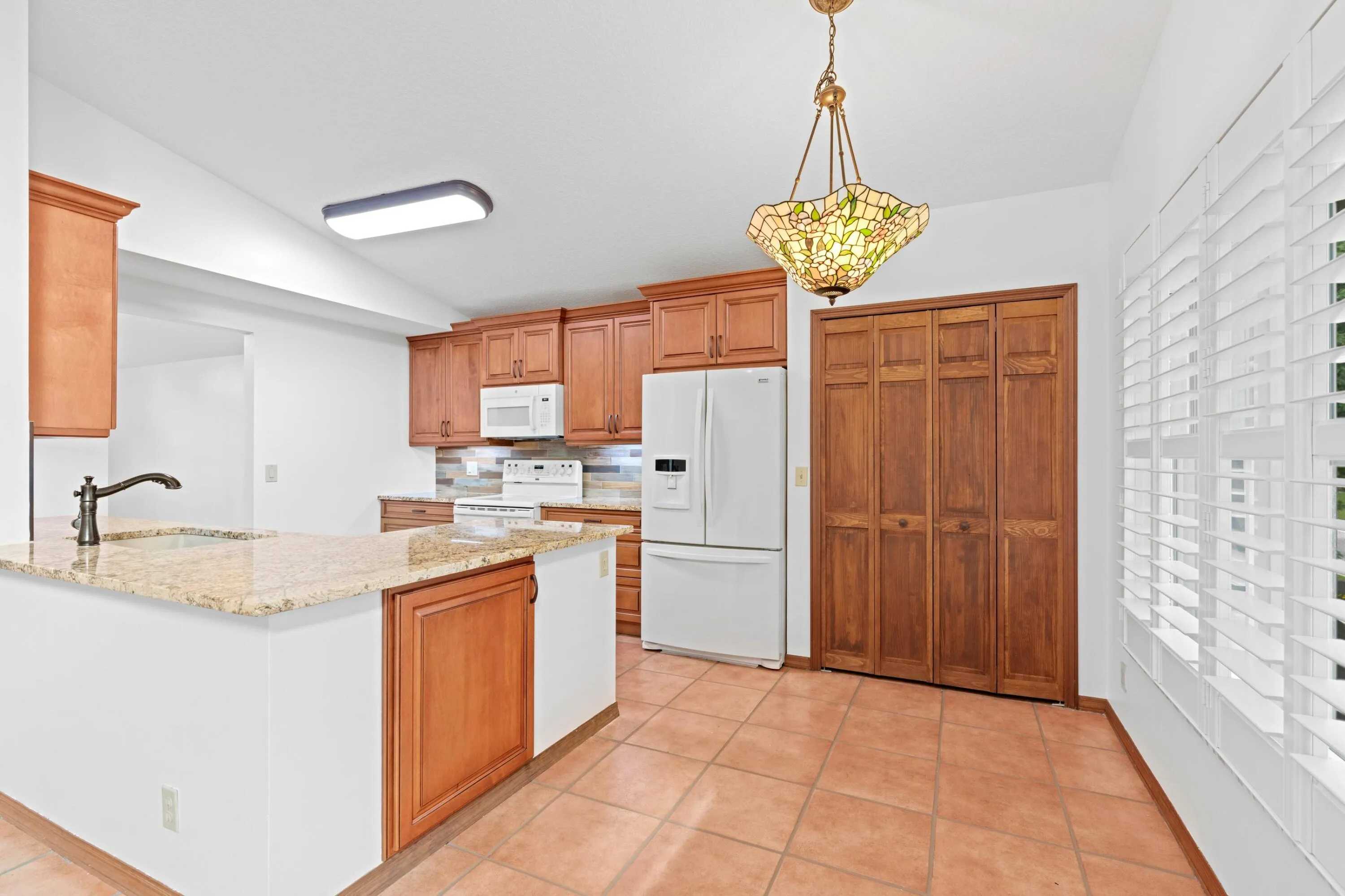 Breakfast/kitchen dining