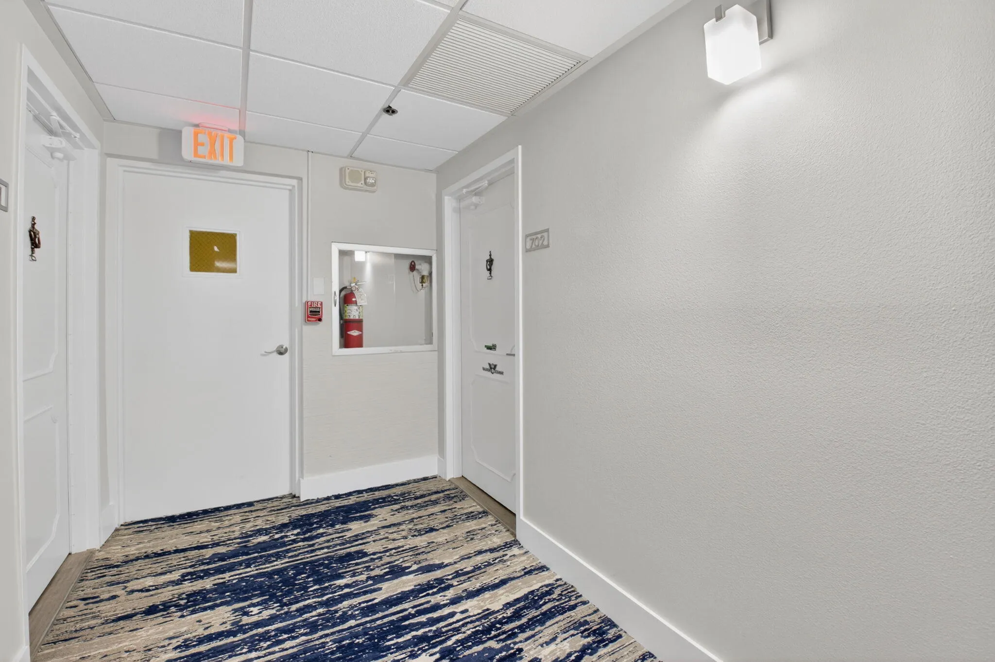 Corner unit