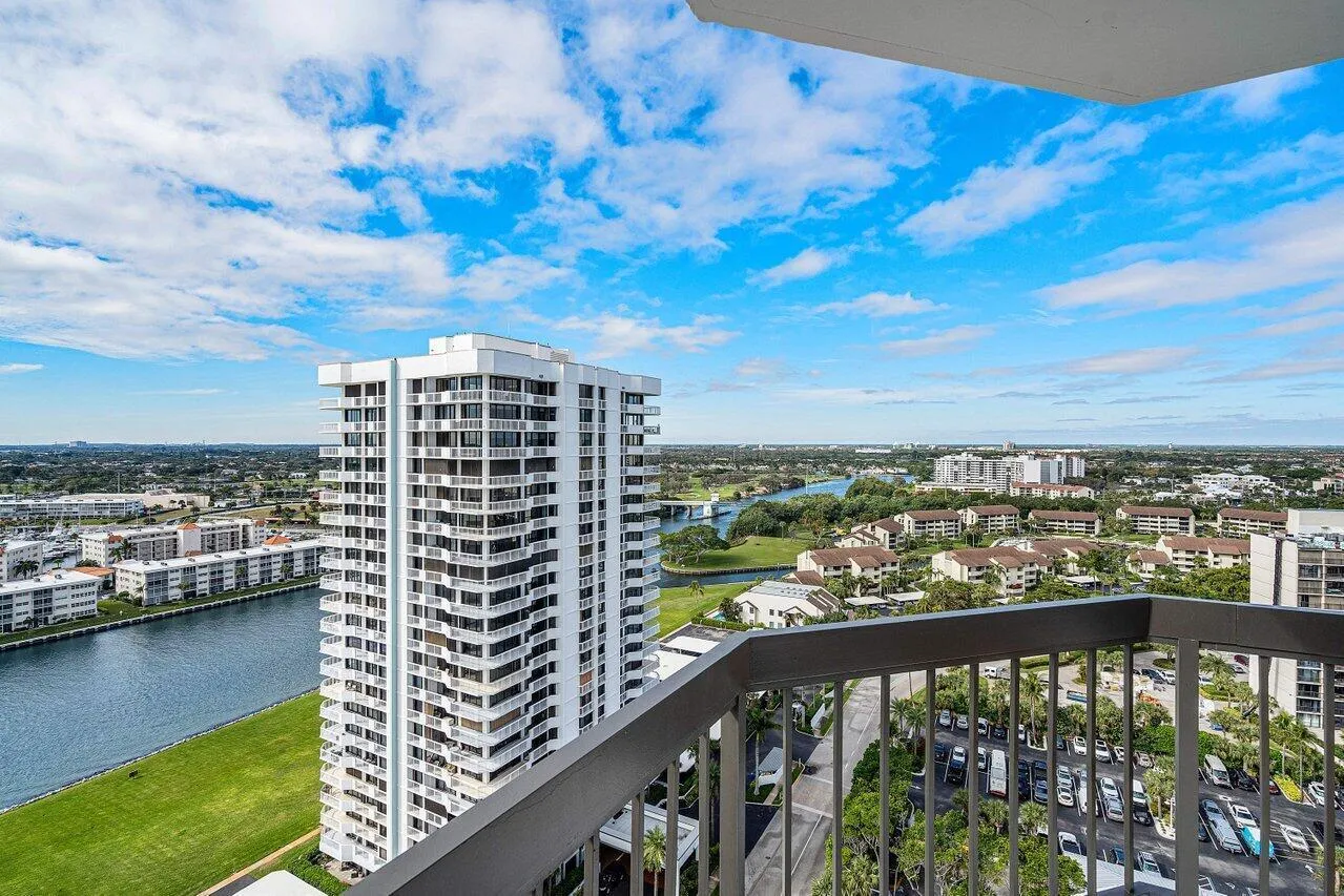 039-108LakeshoreDrive-38PH-NorthPalmBeac