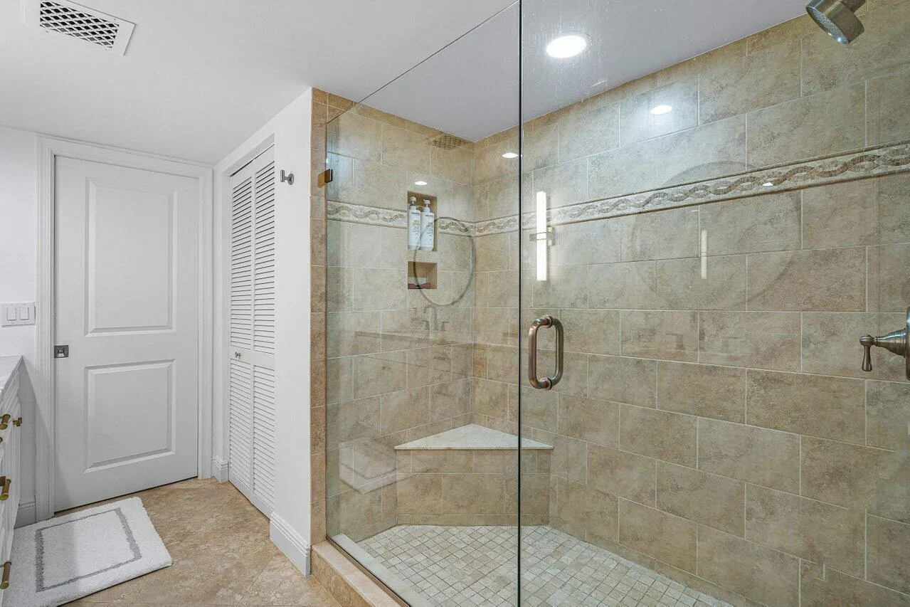 031-108LakeshoreDrive-38PH-NorthPalmBeac