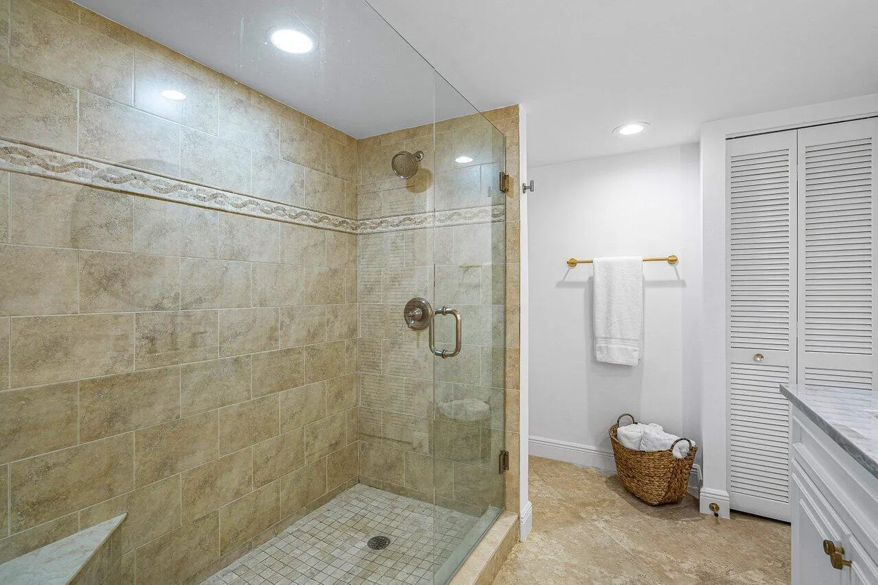 030-108LakeshoreDrive-38PH-NorthPalmBeac