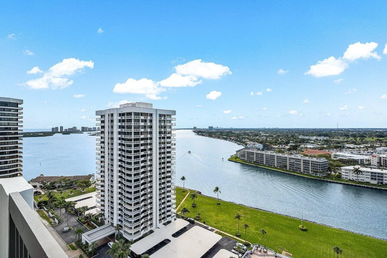 037-108LakeshoreDrive-38PH-NorthPalmBeac