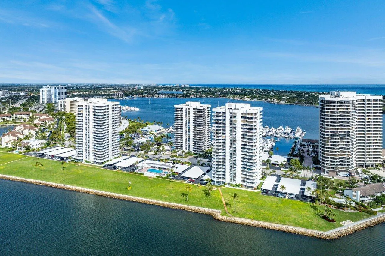 052-108LakeshoreDrive-38PH-NorthPalmBeac