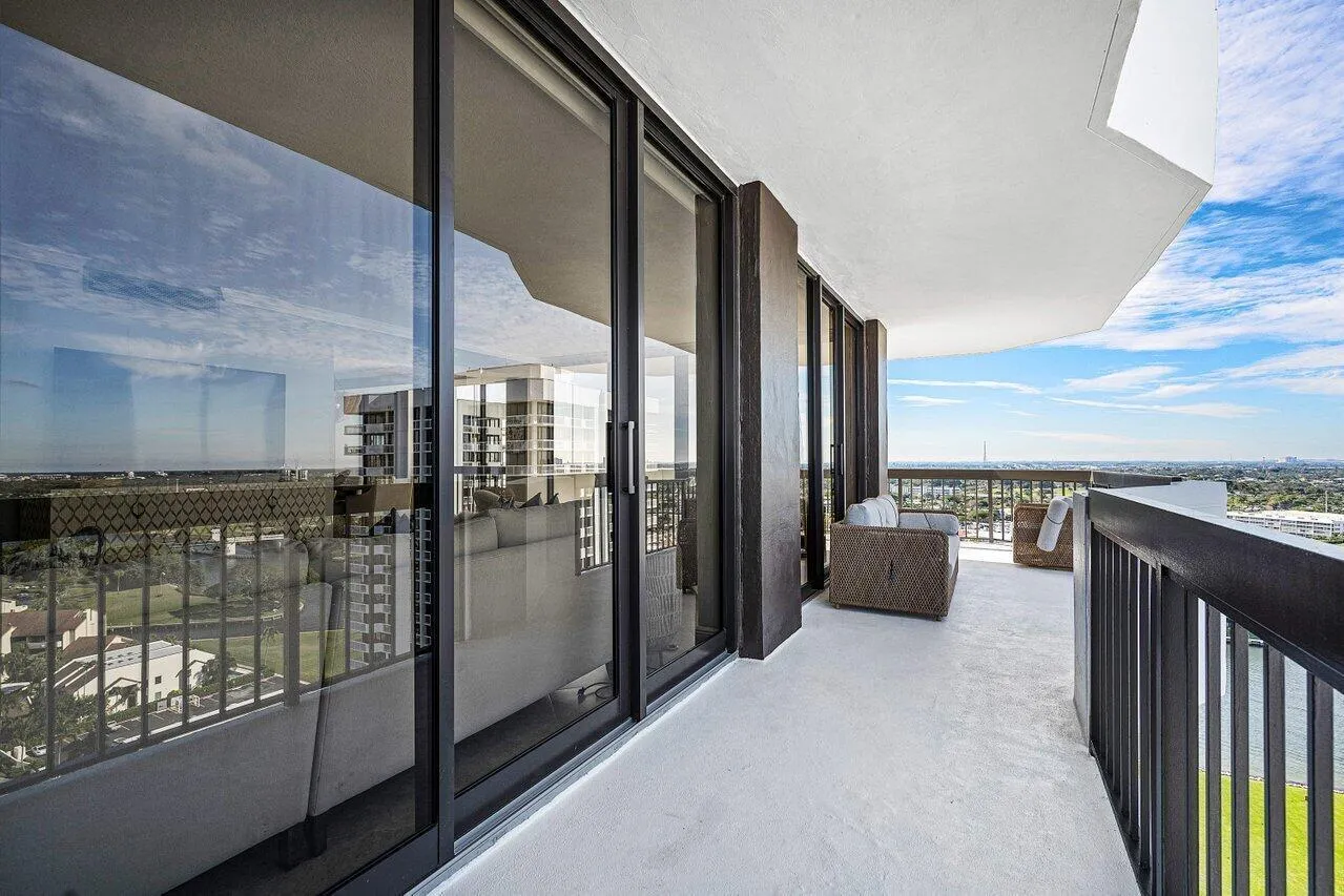 034-108LakeshoreDrive-38PH-NorthPalmBeac