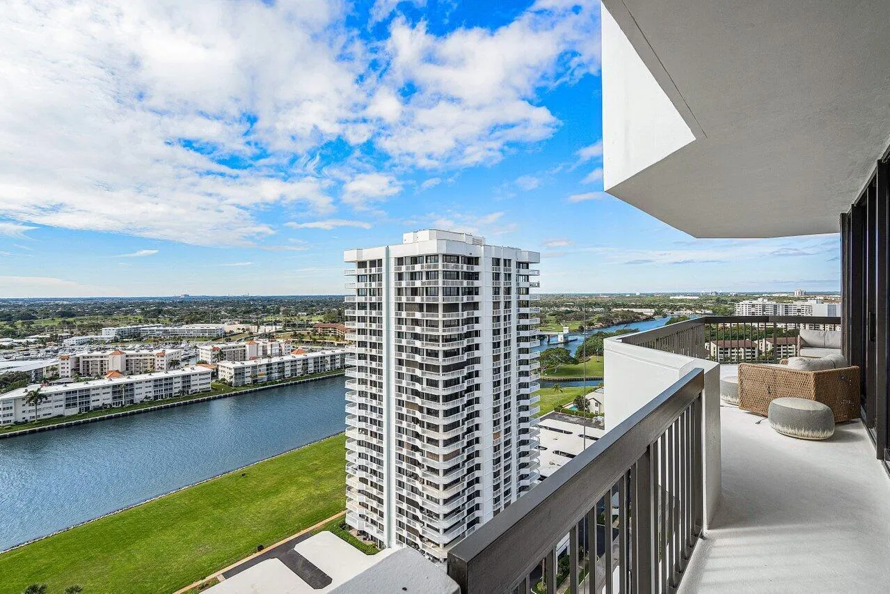 042-108LakeshoreDrive-38PH-NorthPalmBeac