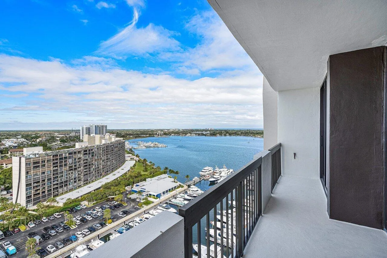 041-108LakeshoreDrive-38PH-NorthPalmBeac