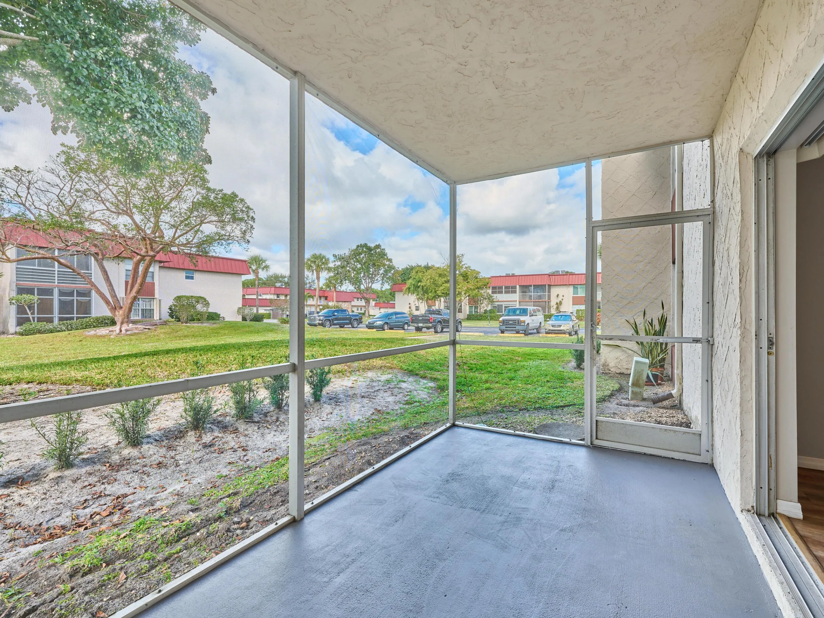 covered screened patio