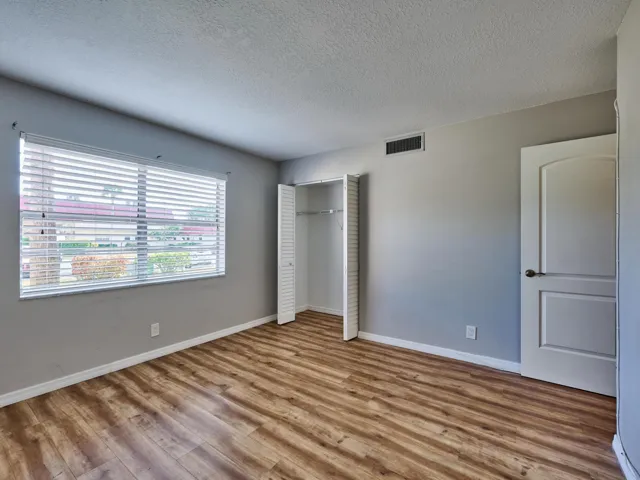 Great size closets