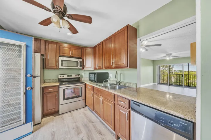4 Kitchen (2)