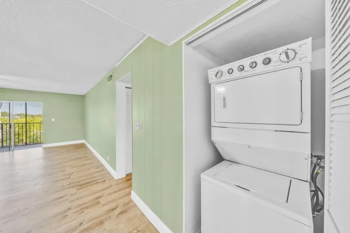 5 Laundry Closet (2)