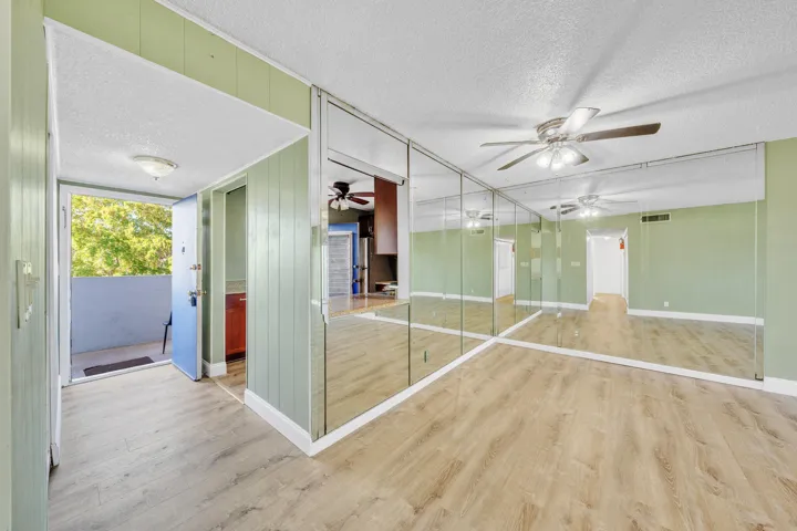27 Dining Area