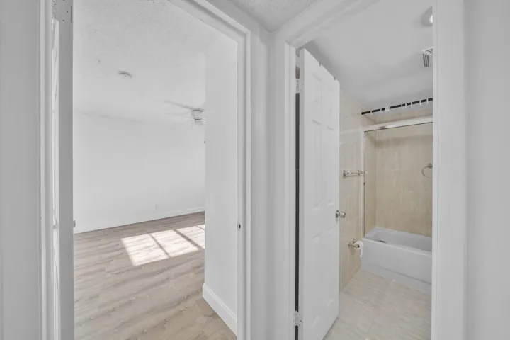 24 Guest Bedroom B (1)