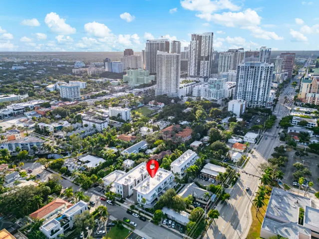 Centrally located to Fort Lauderdale beach and Las Olas dining and shopping.