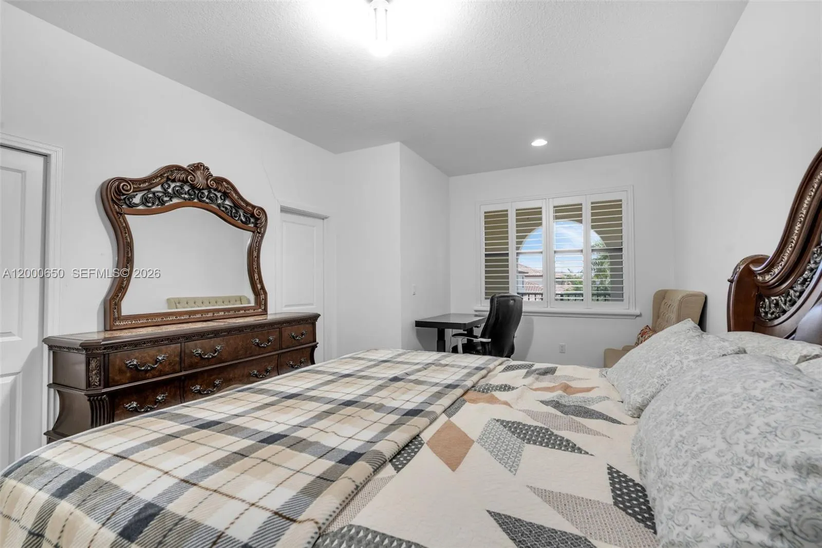 Photo 33
