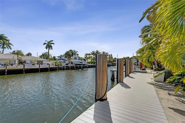 100' Waterfront