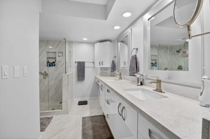 Gorgeous primary en suite bathroom