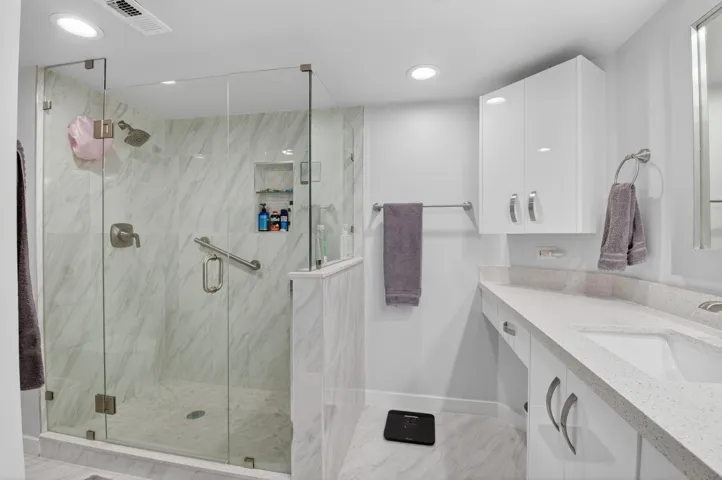 Seamless walk-in shower