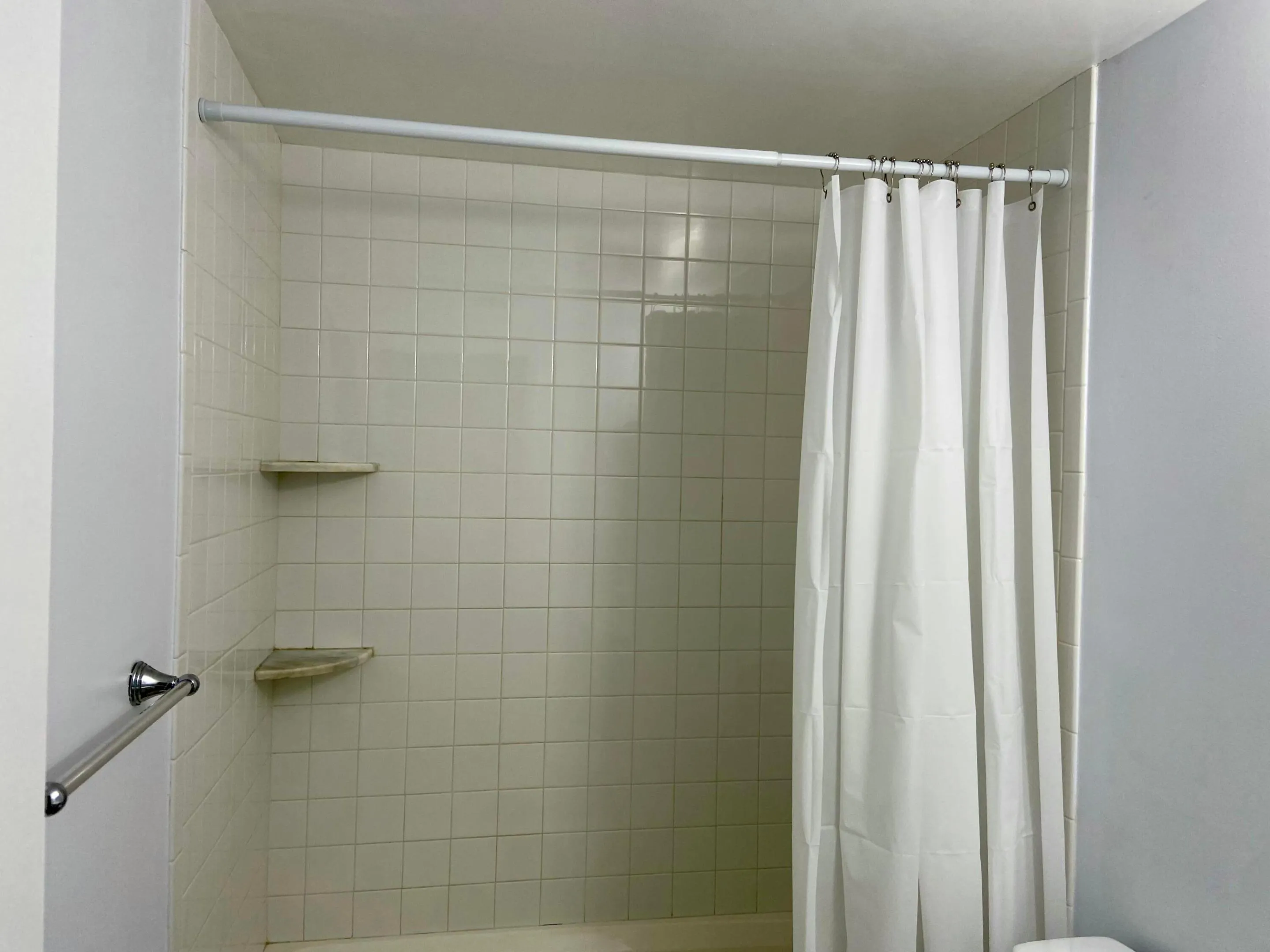 SHOWER/TUB COMBINATION