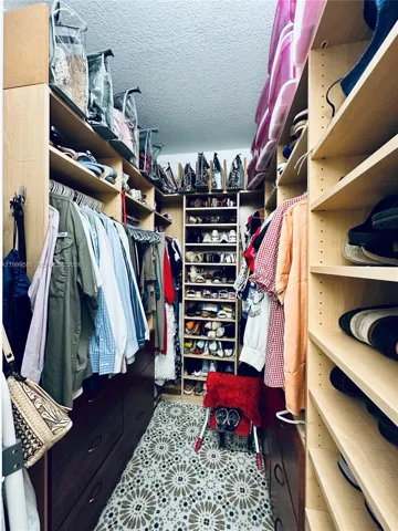 Master Walking Closet
