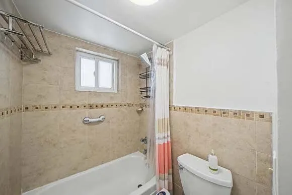 12 Bathroom (2)
