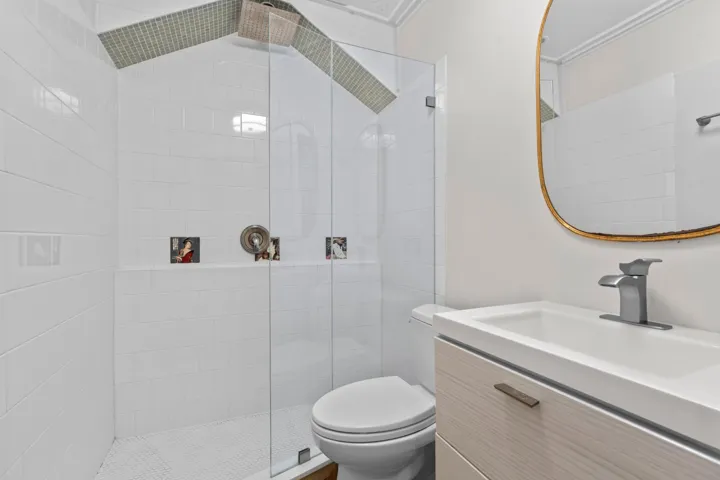 Guest suite bathroom.