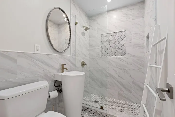 Guest bathroom.