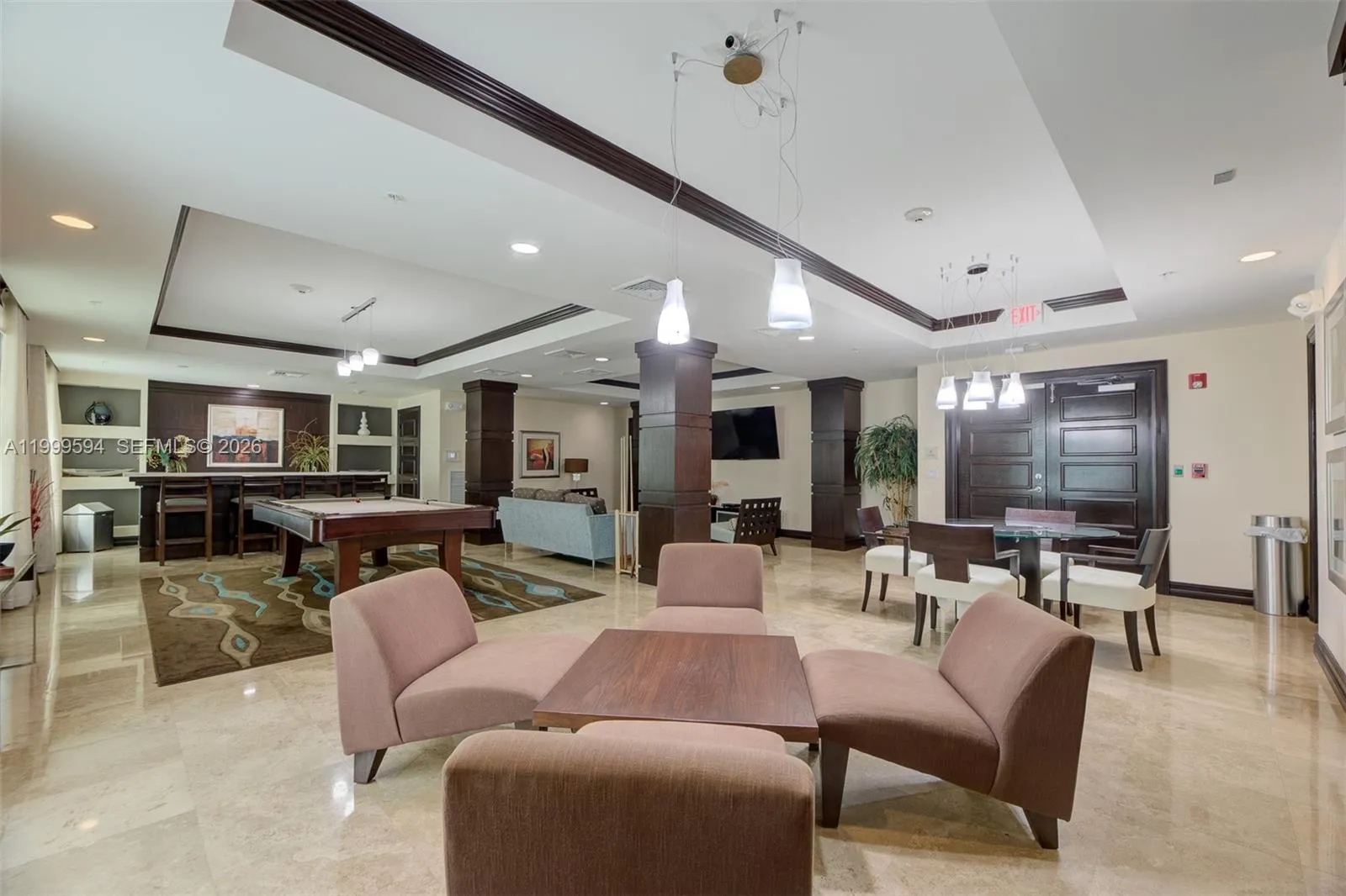 CLUB HOUSE