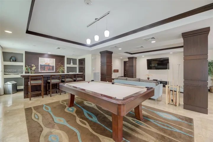 CLUB HOUSE