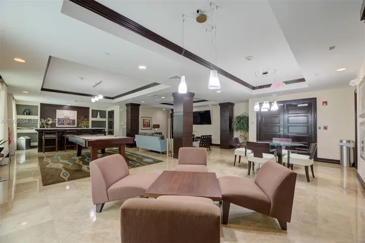 CLUB HOUSE