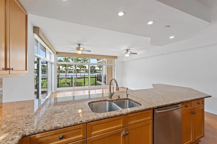 036-314InletWay-101-PalmBeachShores