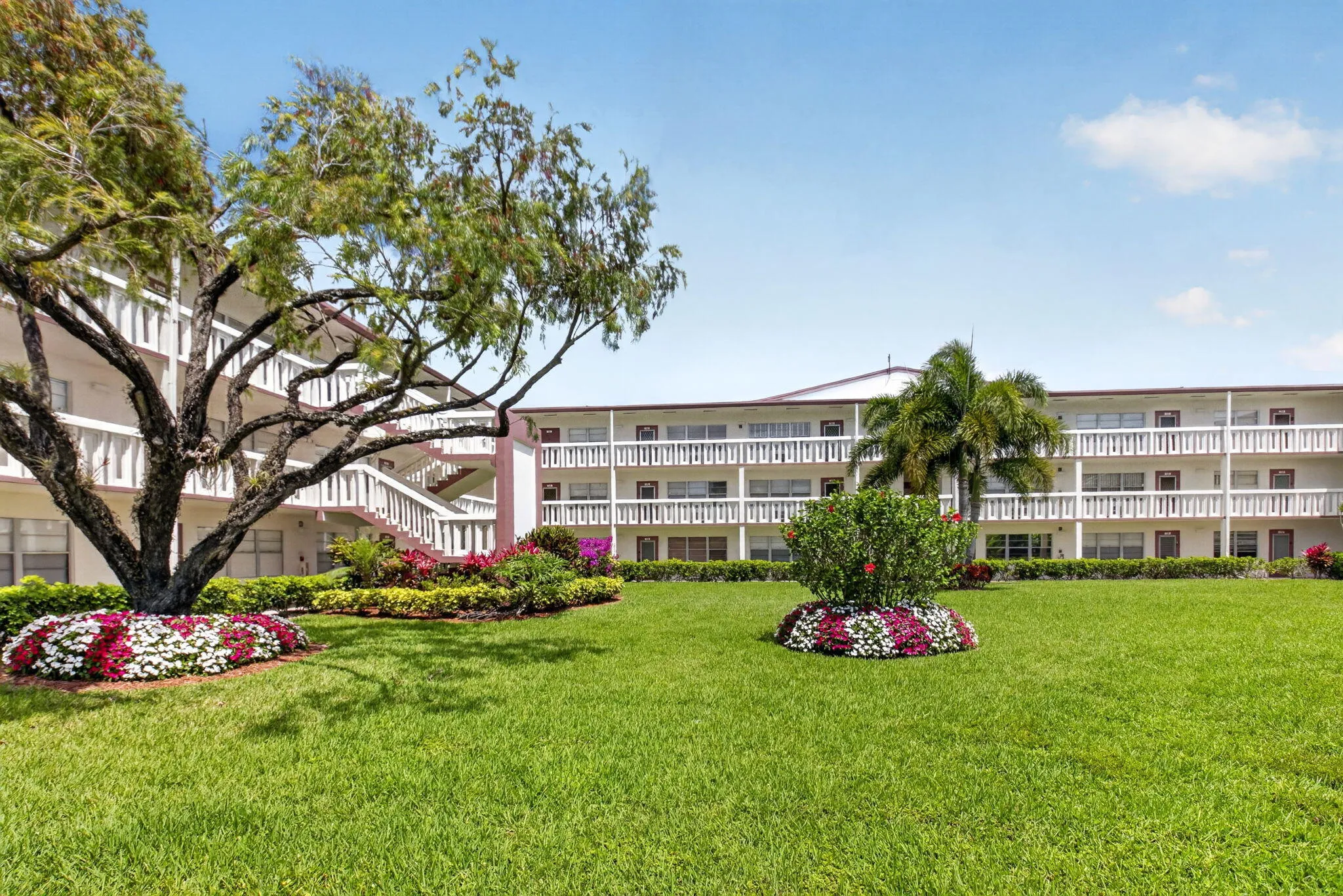 Beautifully Manicured Landscaping