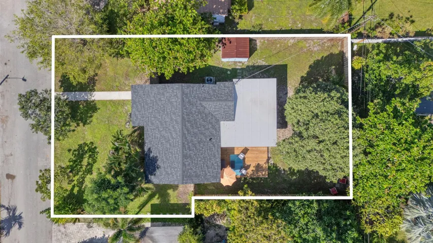 NEW ROOF (2025) - great for insurance purposes