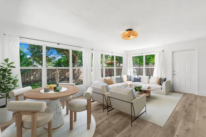 LARGE BONUS FAMILY ROOM (virtually staged)