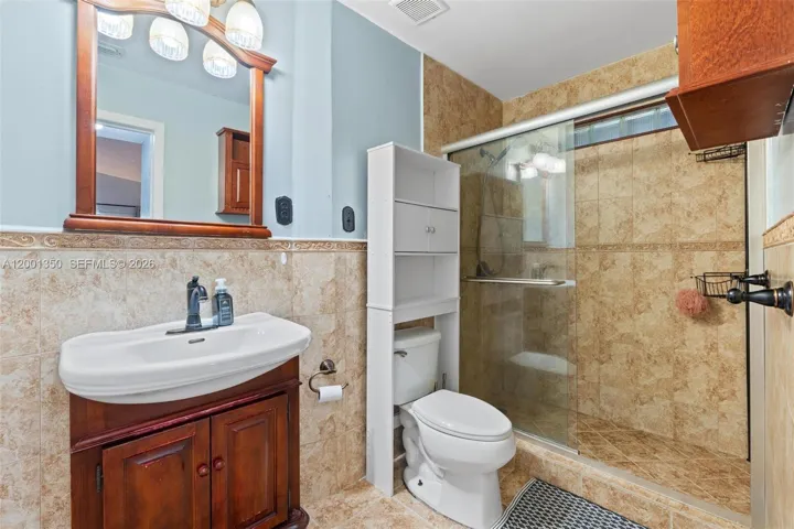 primary bedroom bathroom.