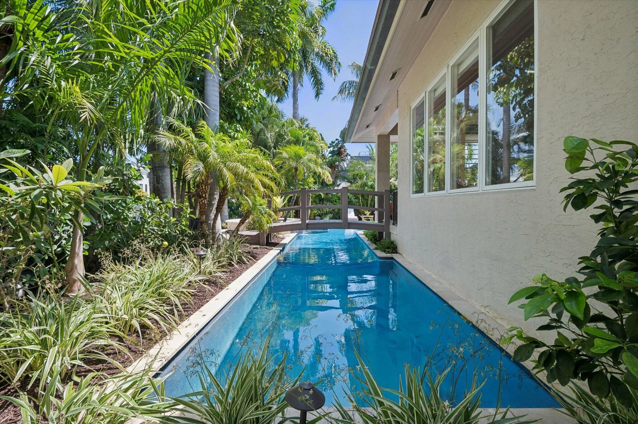 Pool lap lane