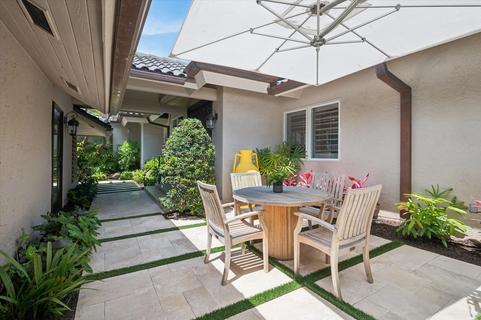 Courtyard situated between the main house and casita