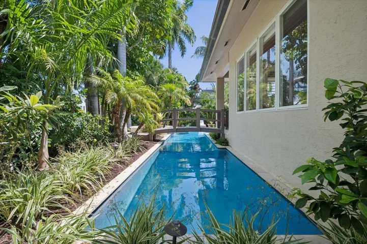 Pool lap lane